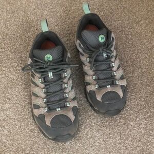 Women’s Merrell Moab 2 Waterproof hiking shoes Size 9.5.  Drizzle Mint.